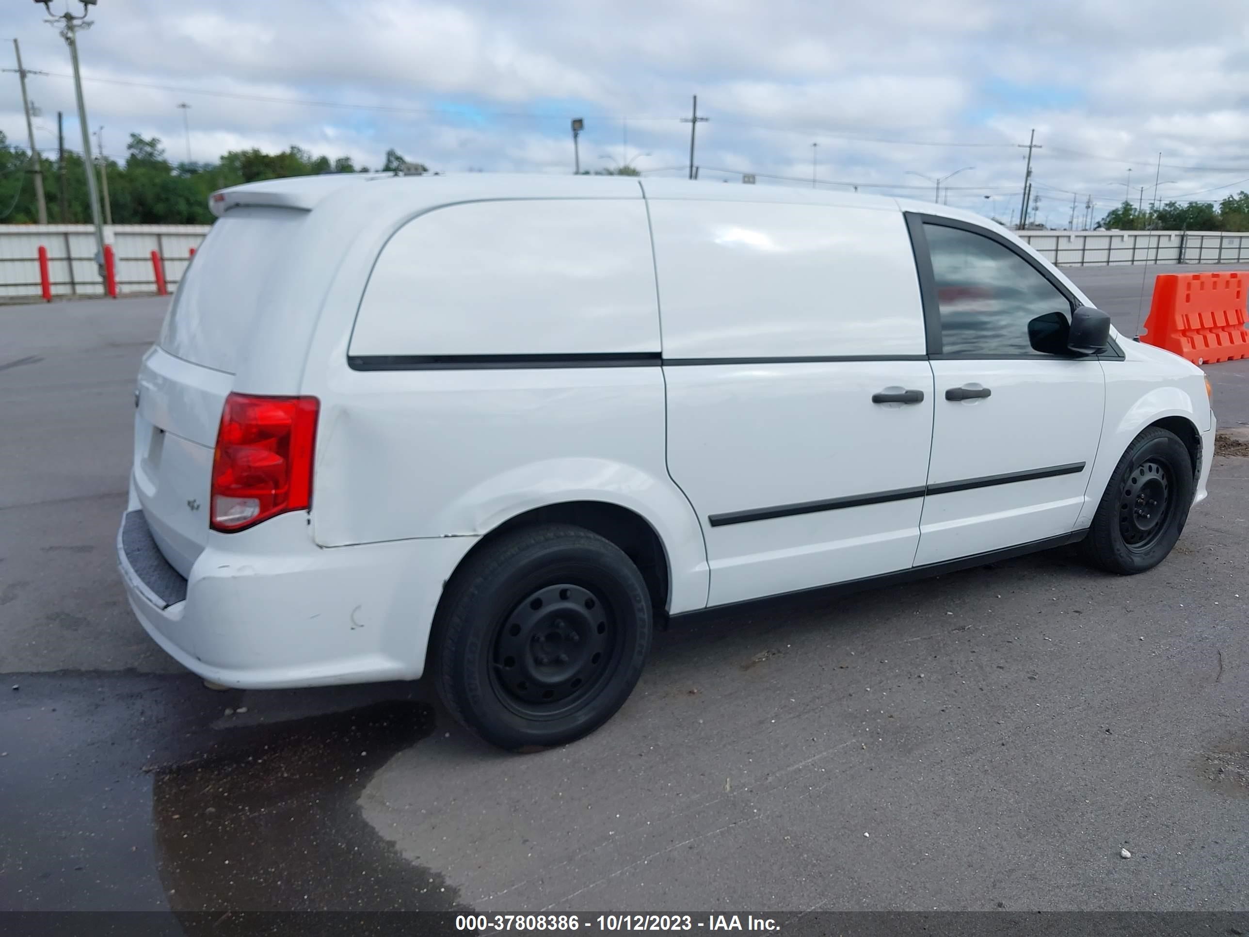 Photo 5 VIN: 2C4JRGAG8FR581471 - RAM CARGO VAN TRADESMAN 