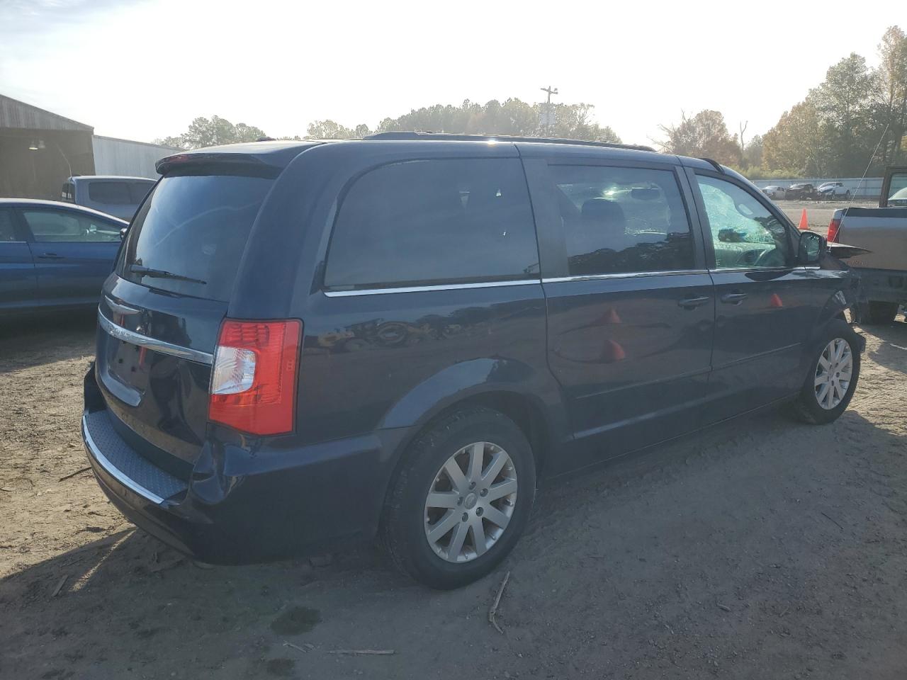 Photo 2 VIN: 2C4RC1AG1FR677525 - CHRYSLER TOWN & COUNTRY 