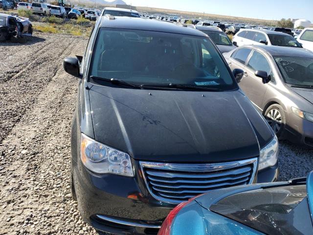 Photo 4 VIN: 2C4RC1AG1GR120745 - CHRYSLER TOWN & COU 