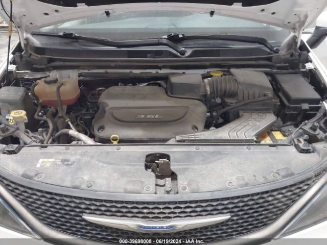 Photo 9 VIN: 2C4RC1AG5JR257680 - CHRYSLER PACIFICA 