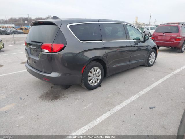 Photo 3 VIN: 2C4RC1AG6JR133515 - CHRYSLER PACIFICA 