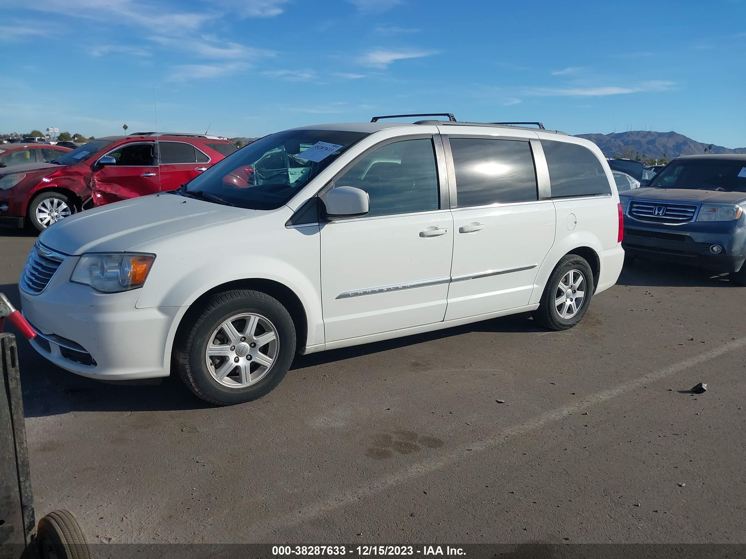 Photo 1 VIN: 2C4RC1BG0CR320492 - CHRYSLER TOWN & COUNTRY 