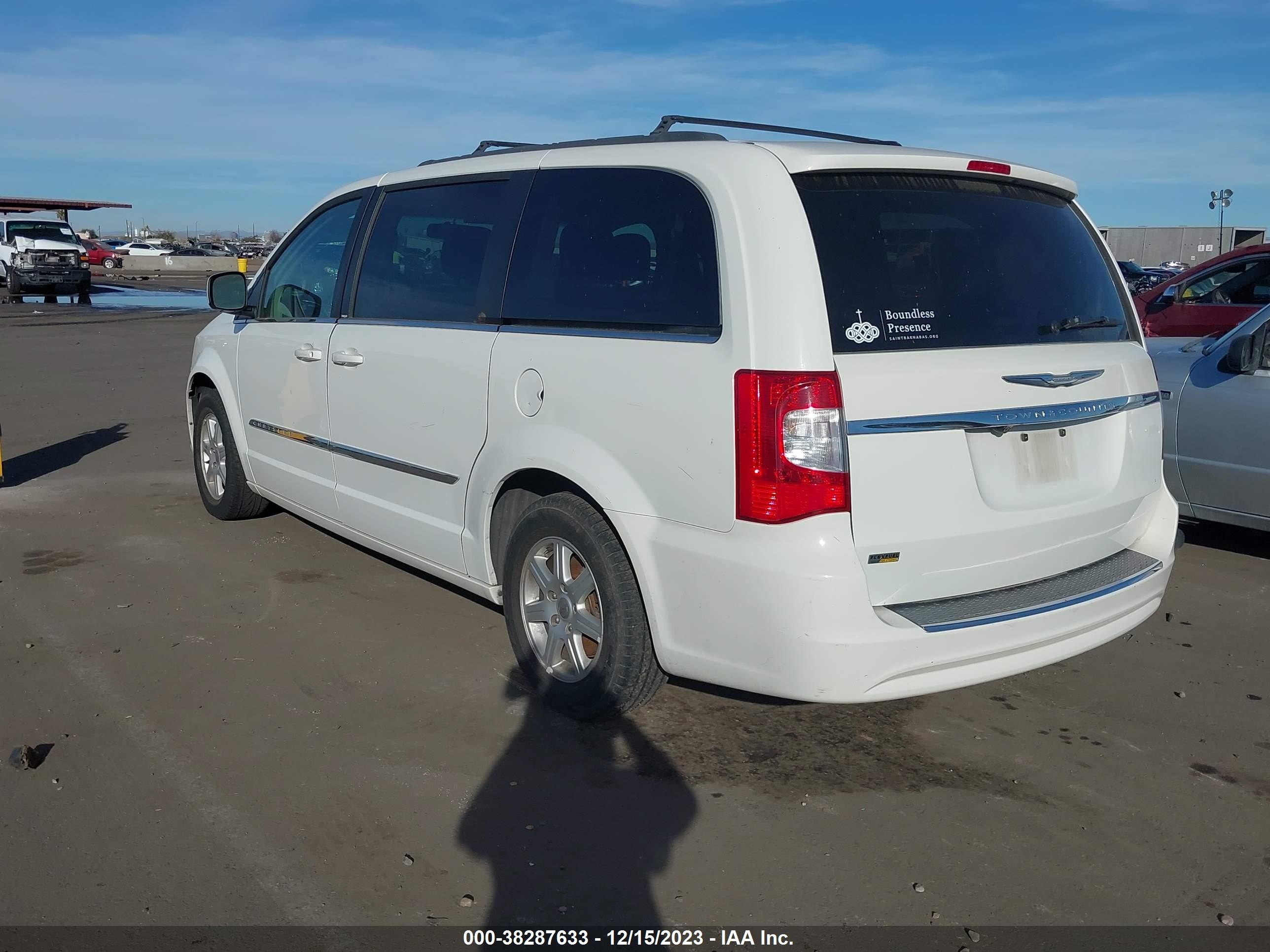 Photo 2 VIN: 2C4RC1BG0CR320492 - CHRYSLER TOWN & COUNTRY 