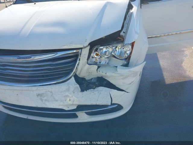 Photo 5 VIN: 2C4RC1BG0CR368204 - CHRYSLER TOWN & COUNTRY 