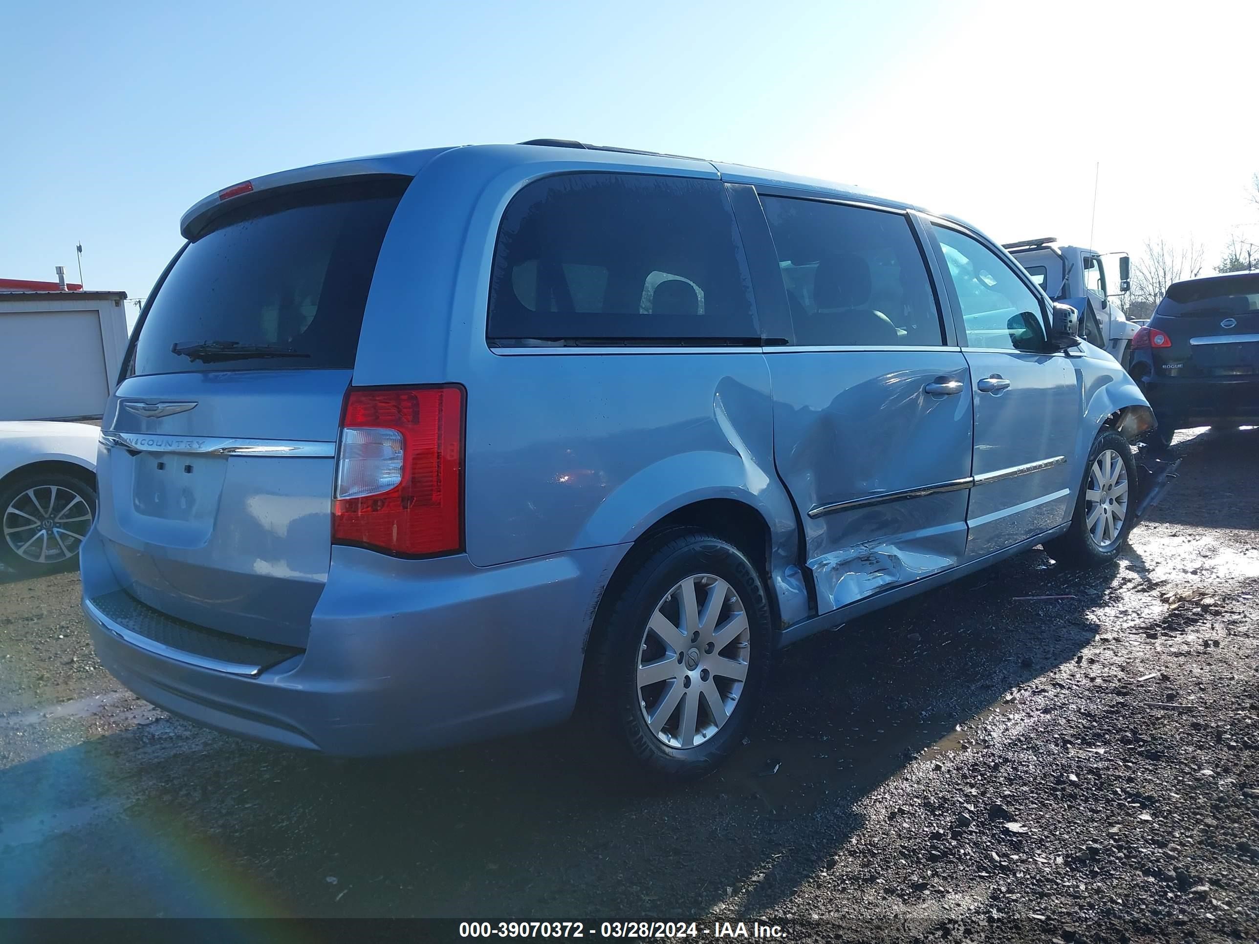 Photo 3 VIN: 2C4RC1BG0DR793441 - CHRYSLER TOWN & COUNTRY 