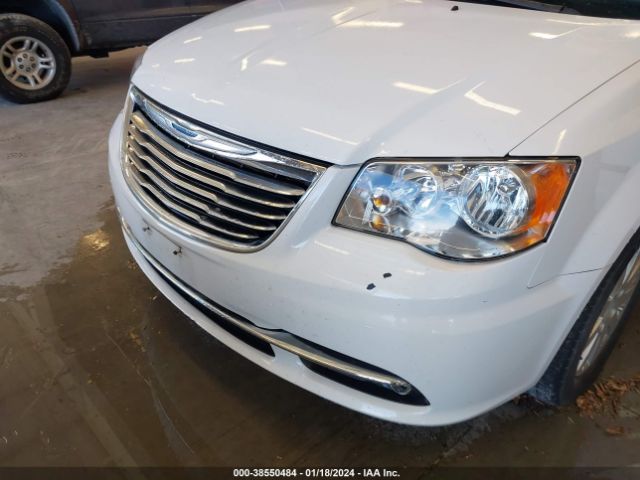 Photo 5 VIN: 2C4RC1BG0FR695805 - CHRYSLER TOWN & COU 