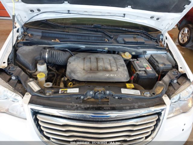 Photo 9 VIN: 2C4RC1BG0FR695805 - CHRYSLER TOWN & COU 