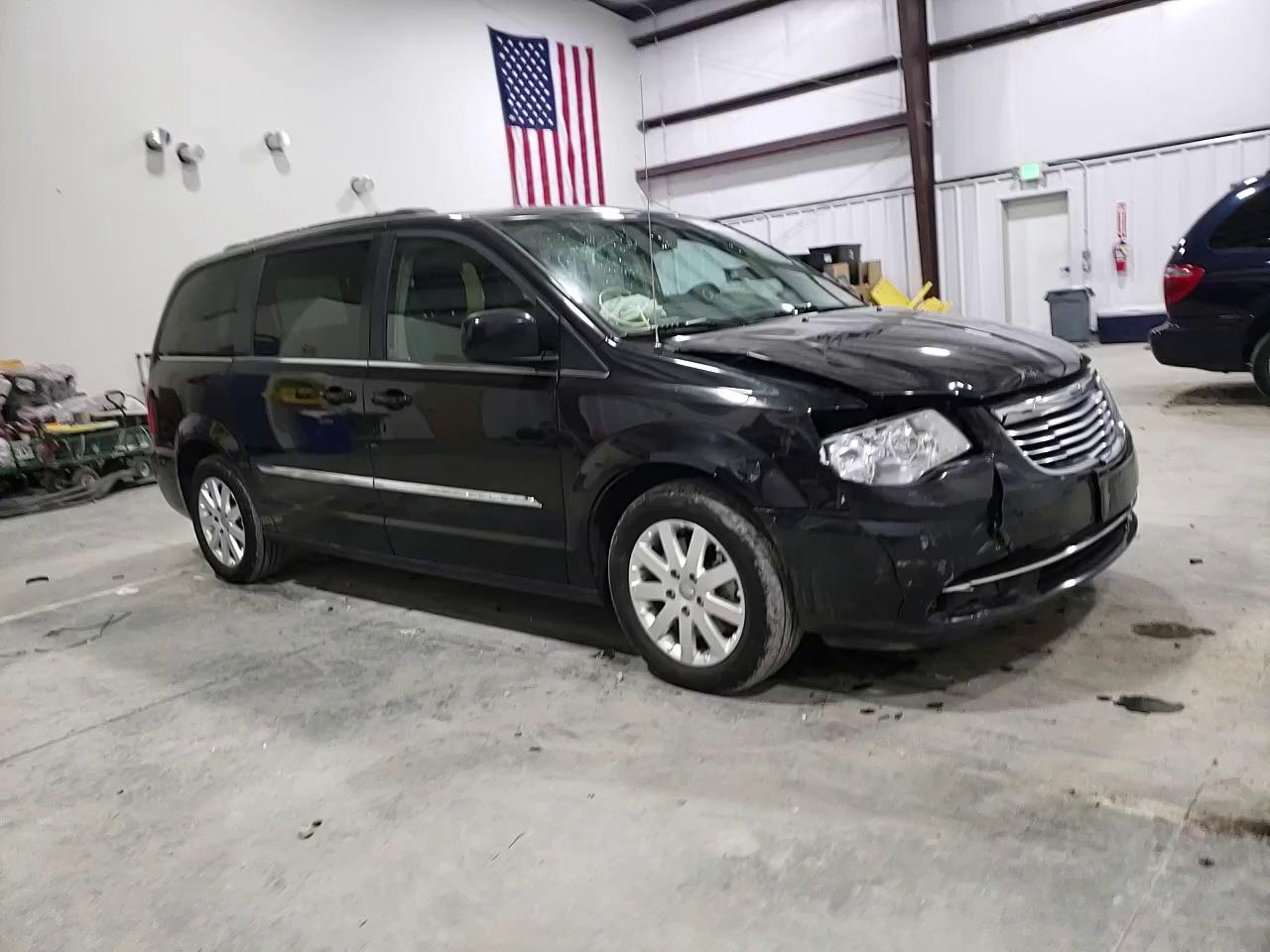 Photo 10 VIN: 2C4RC1BG0GR186072 - CHRYSLER TOWN & COU 