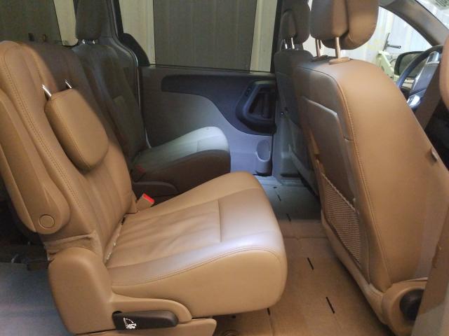 Photo 5 VIN: 2C4RC1BG0GR253978 - CHRYSLER TOWN & COU 