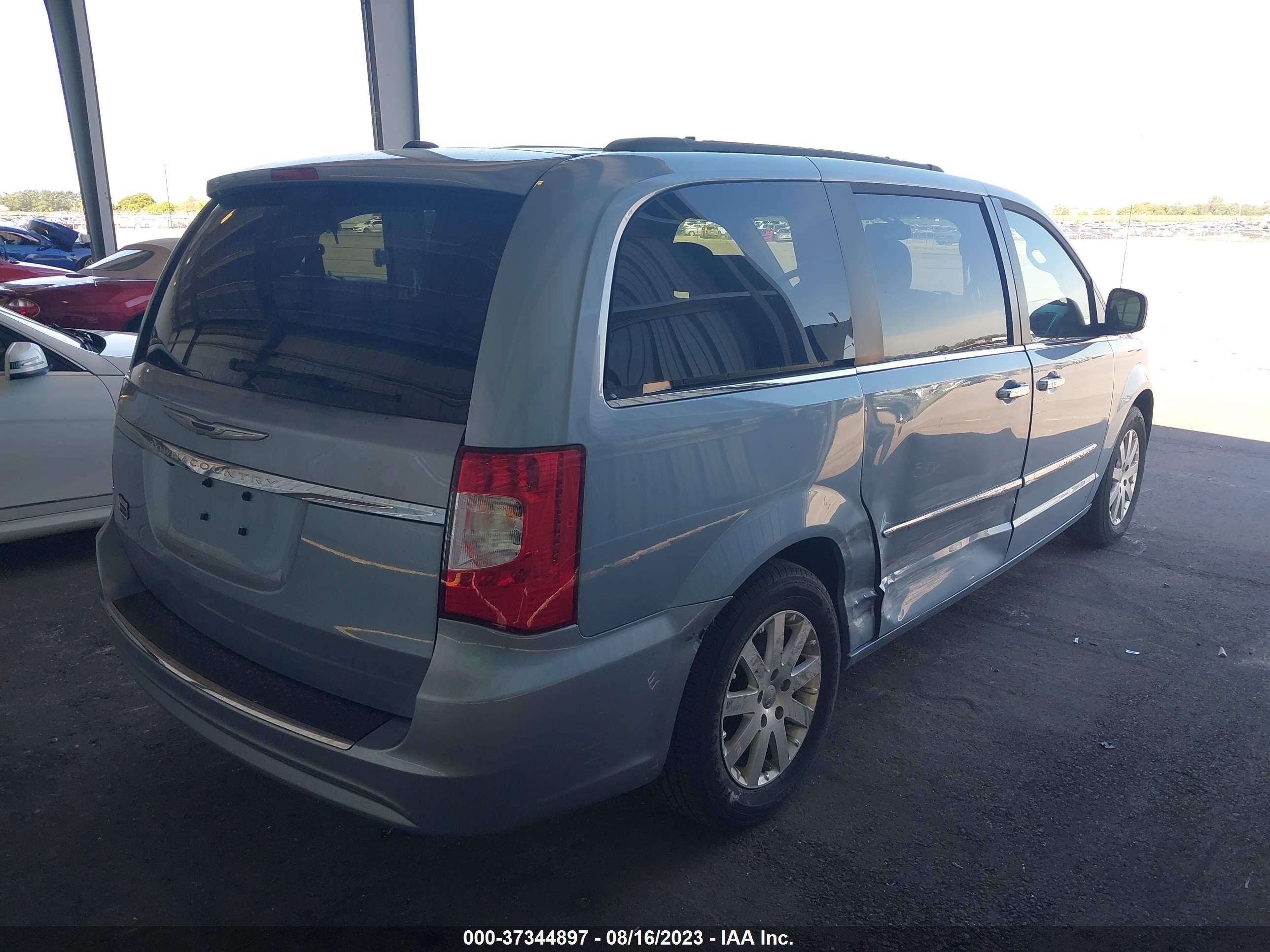 Photo 3 VIN: 2C4RC1BG0GR284650 - CHRYSLER TOWN & COUNTRY 