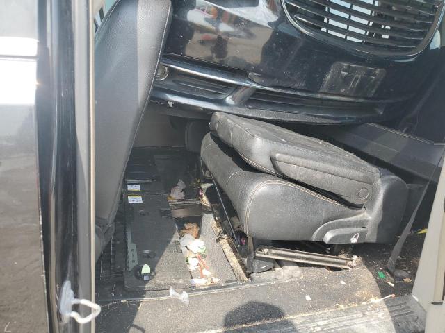 Photo 10 VIN: 2C4RC1BG0GR289749 - CHRYSLER TOWN & COU 