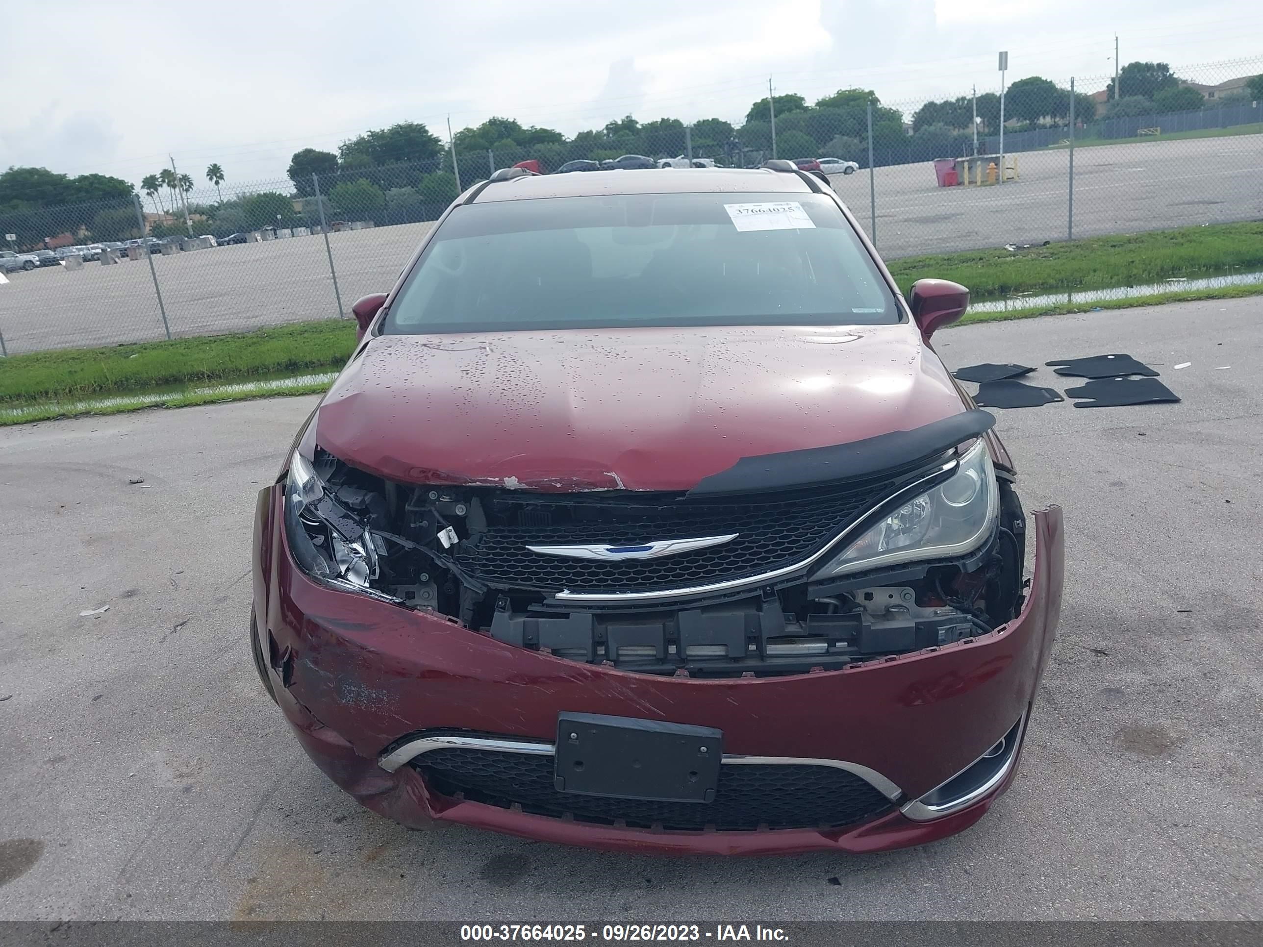 Photo 11 VIN: 2C4RC1BG0HR533837 - CHRYSLER PACIFICA 