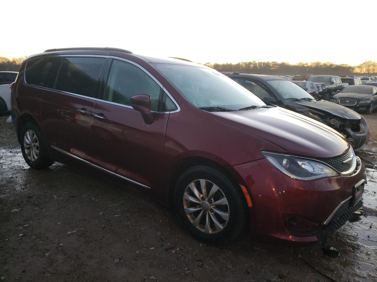 Photo 3 VIN: 2C4RC1BG0HR569351 - CHRYSLER PACIFICA 