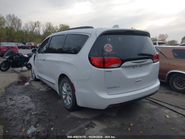 Photo 2 VIN: 2C4RC1BG0HR702643 - CHRYSLER PACIFICA 