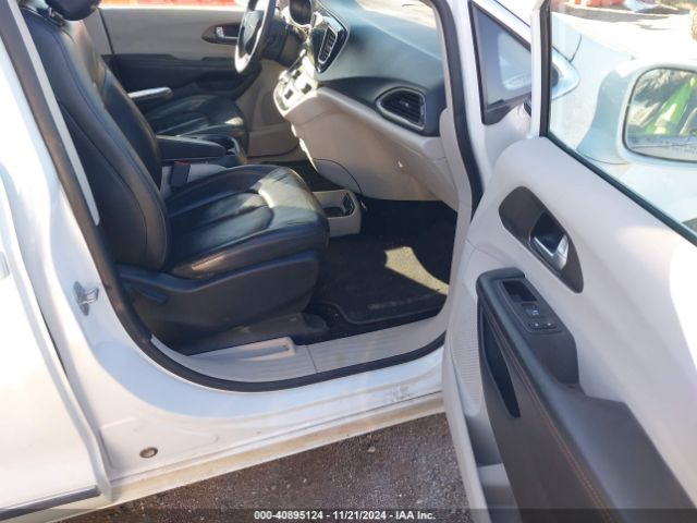 Photo 4 VIN: 2C4RC1BG0HR802998 - CHRYSLER PACIFICA 