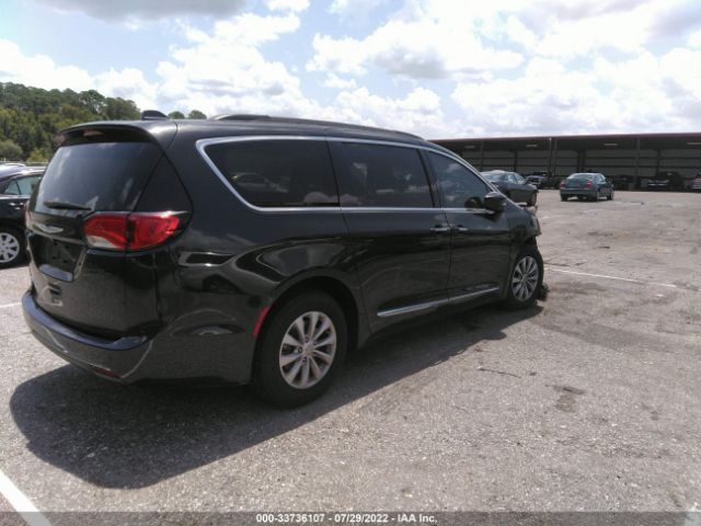 Photo 3 VIN: 2C4RC1BG0HR823589 - CHRYSLER PACIFICA 