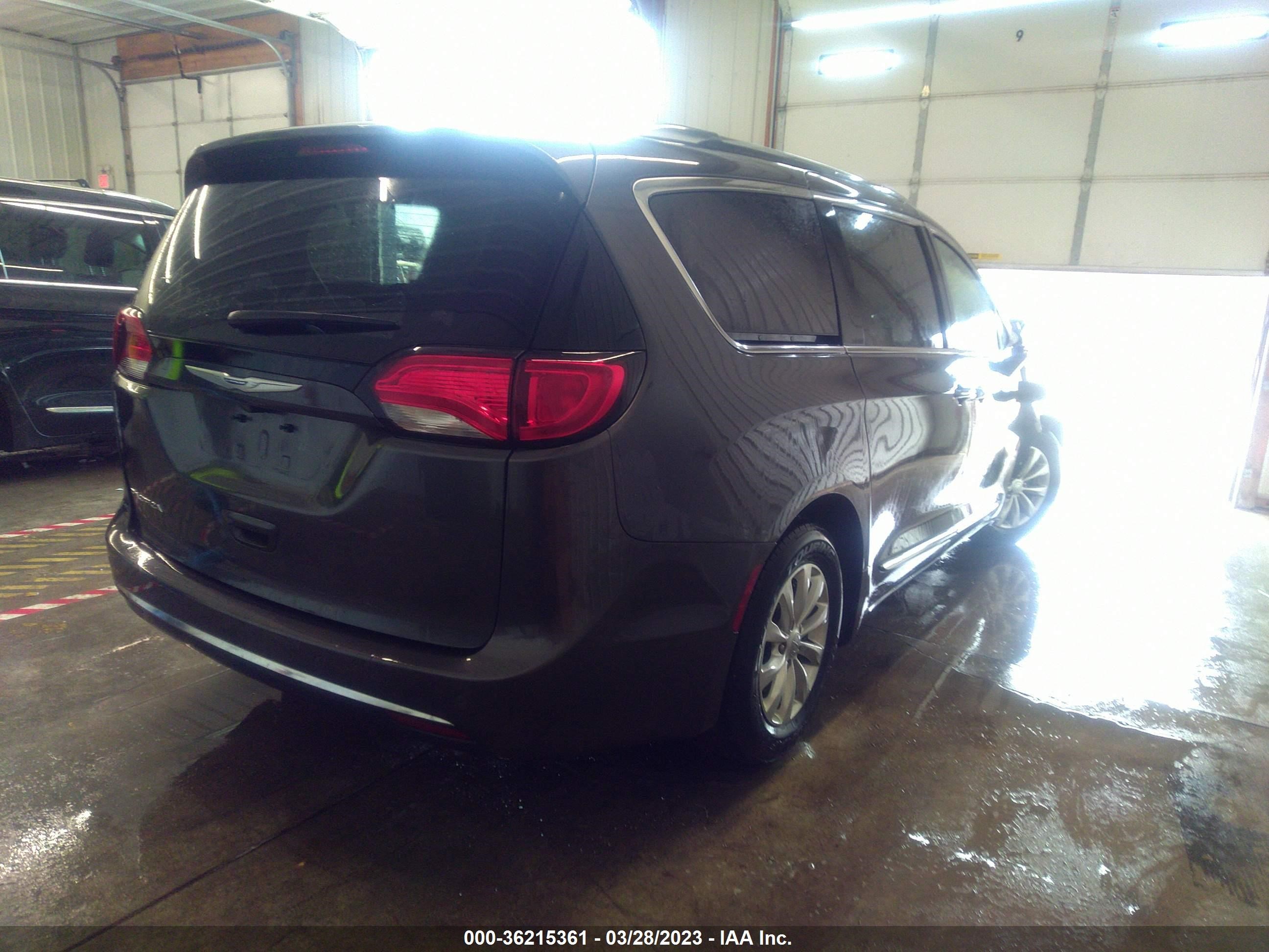 Photo 3 VIN: 2C4RC1BG0JR139549 - CHRYSLER PACIFICA 