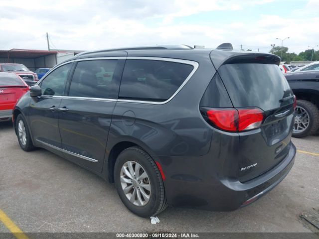 Photo 2 VIN: 2C4RC1BG0JR149157 - CHRYSLER PACIFICA 