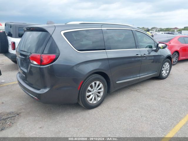 Photo 3 VIN: 2C4RC1BG0JR149157 - CHRYSLER PACIFICA 