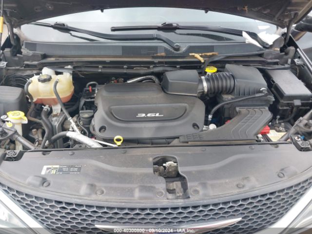 Photo 9 VIN: 2C4RC1BG0JR149157 - CHRYSLER PACIFICA 