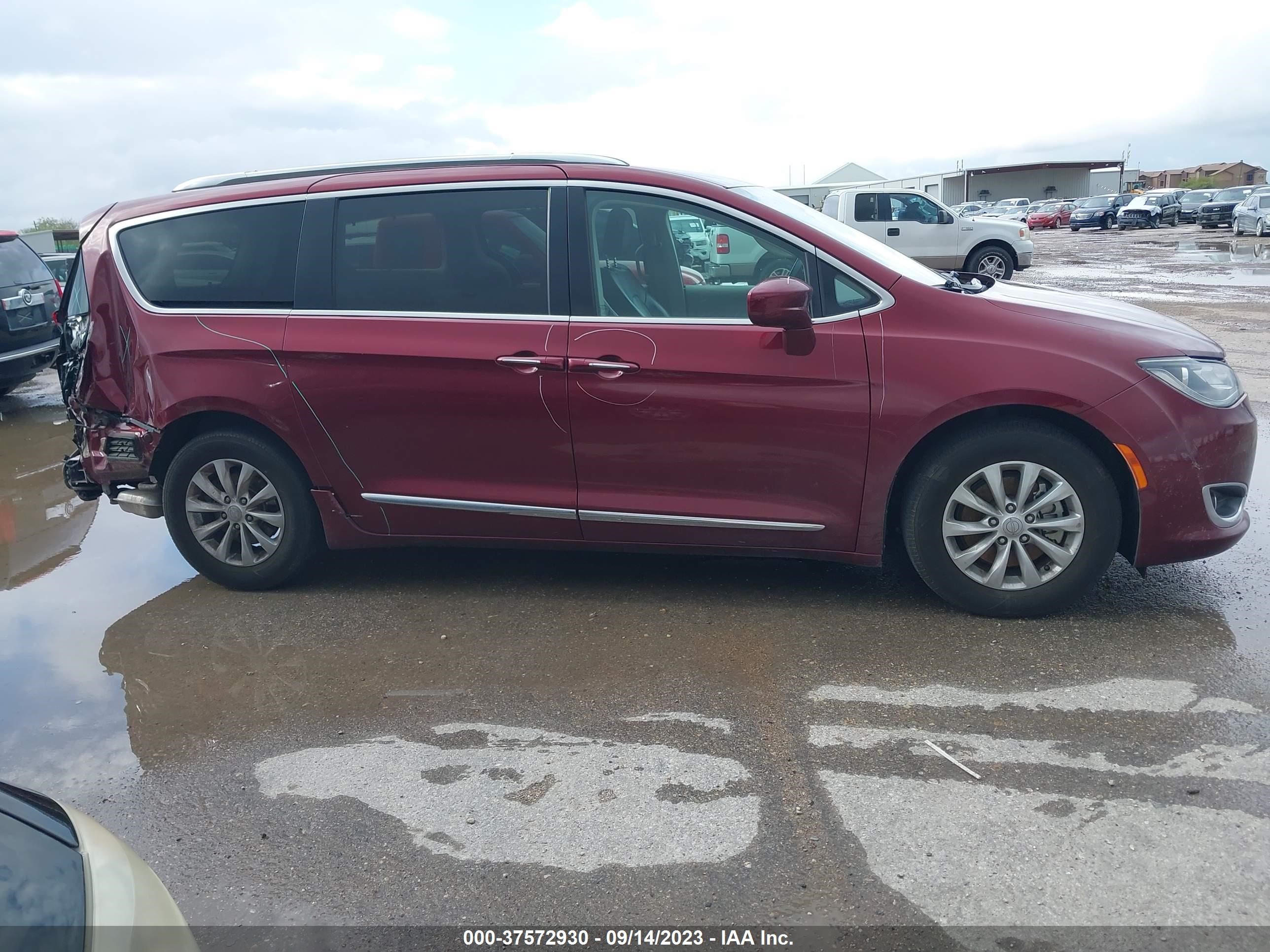 Photo 11 VIN: 2C4RC1BG0JR211656 - CHRYSLER PACIFICA 