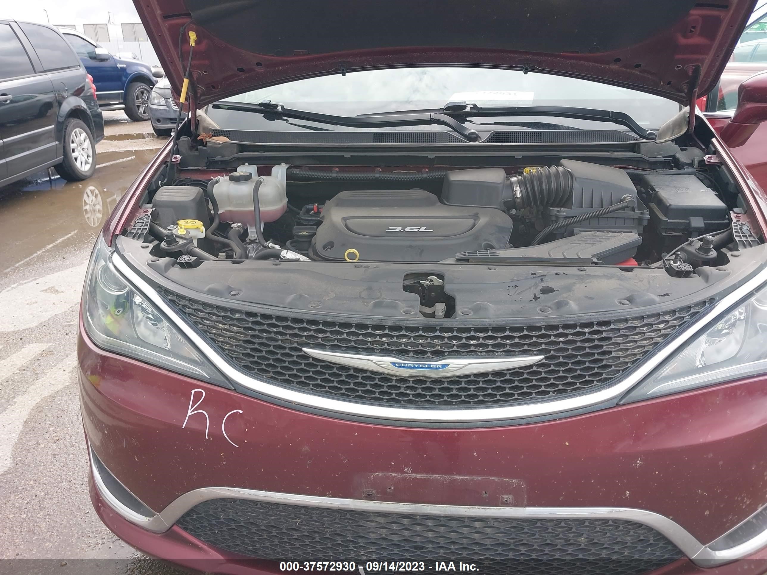 Photo 9 VIN: 2C4RC1BG0JR211656 - CHRYSLER PACIFICA 