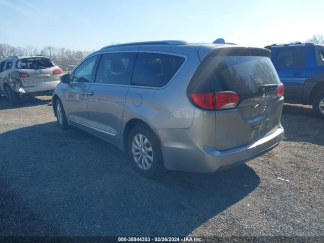 Photo 2 VIN: 2C4RC1BG0JR235004 - CHRYSLER PACIFICA 