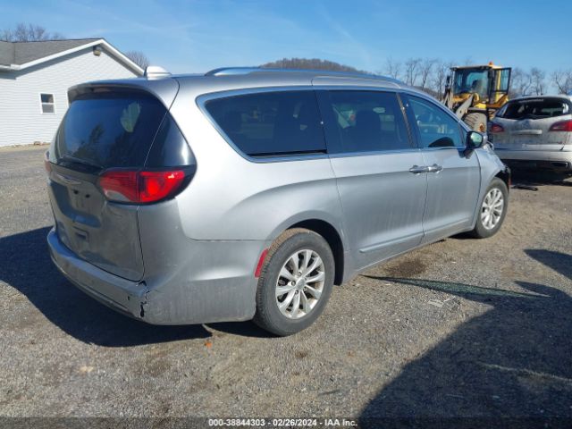 Photo 3 VIN: 2C4RC1BG0JR235004 - CHRYSLER PACIFICA 