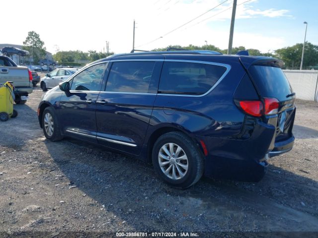 Photo 2 VIN: 2C4RC1BG0JR279813 - CHRYSLER PACIFICA 