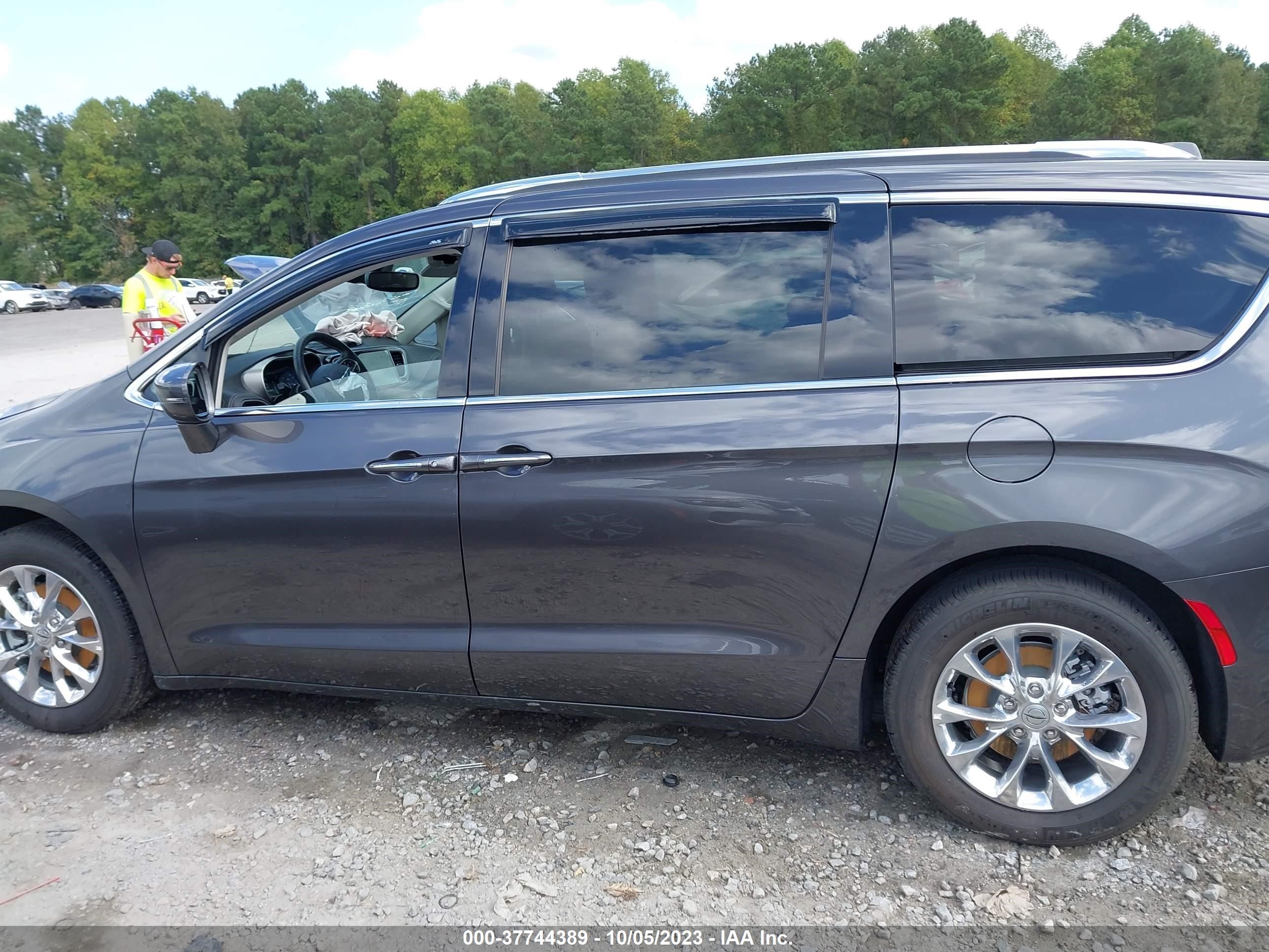 Photo 13 VIN: 2C4RC1BG0MR558618 - CHRYSLER PACIFICA 