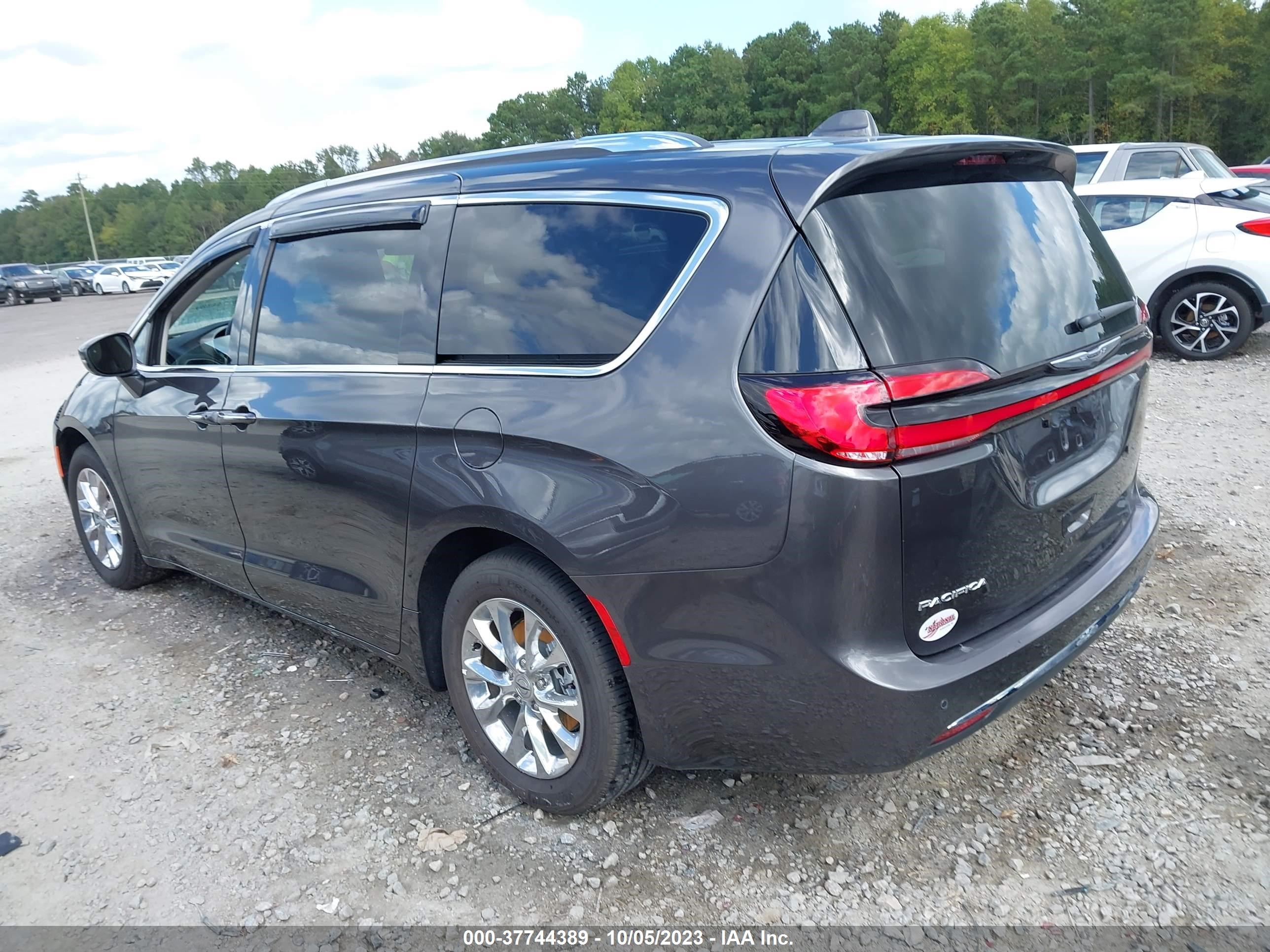 Photo 2 VIN: 2C4RC1BG0MR558618 - CHRYSLER PACIFICA 