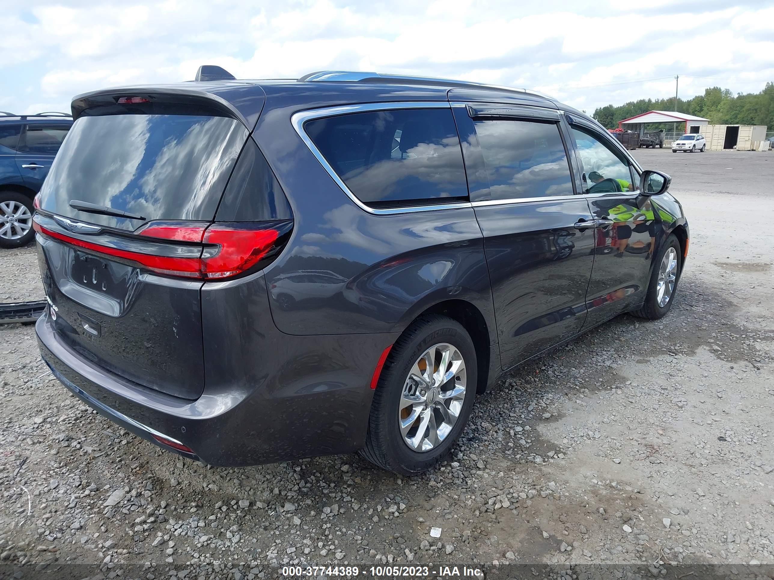 Photo 3 VIN: 2C4RC1BG0MR558618 - CHRYSLER PACIFICA 