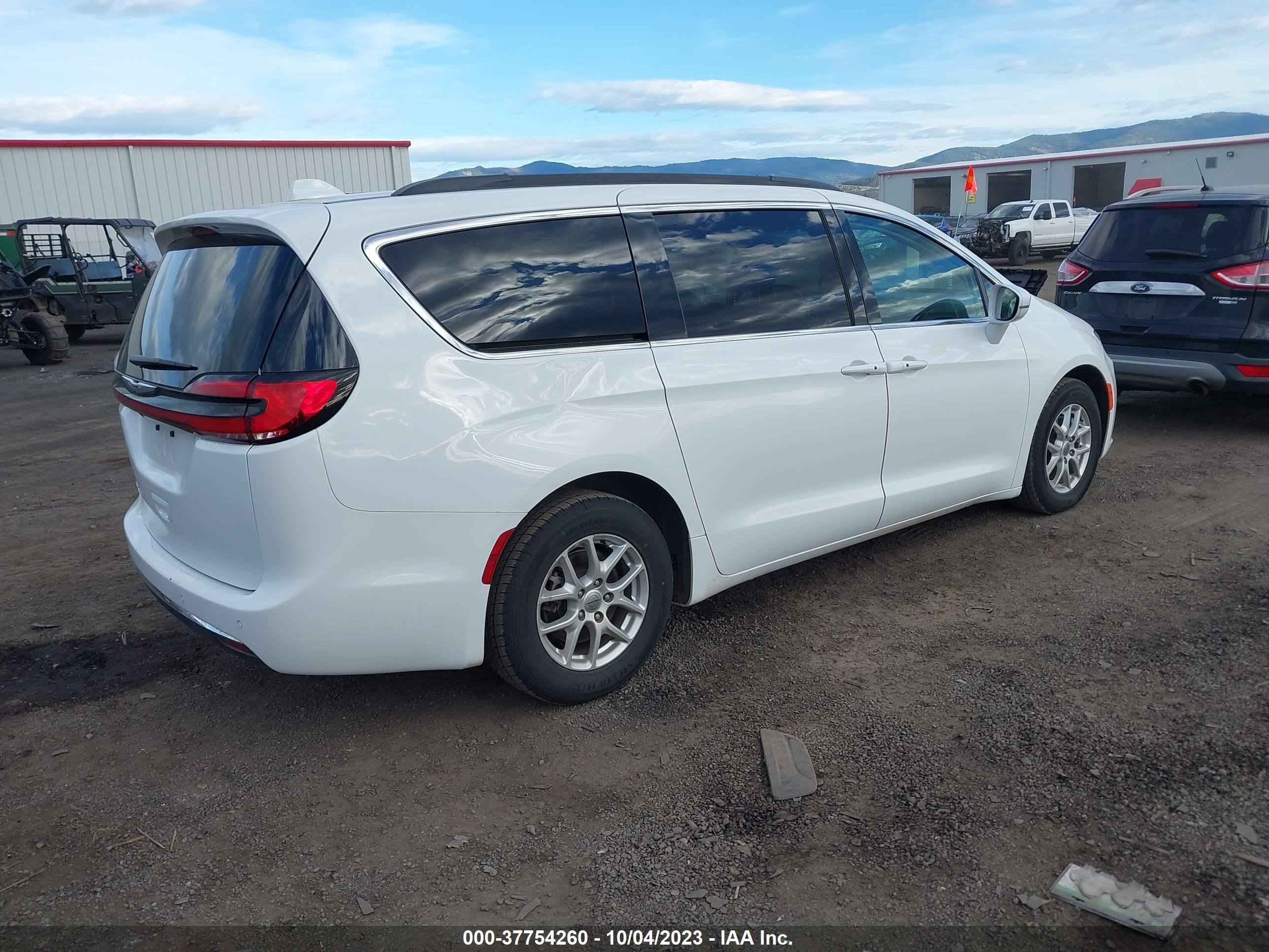 Photo 3 VIN: 2C4RC1BG0NR131537 - CHRYSLER PACIFICA 