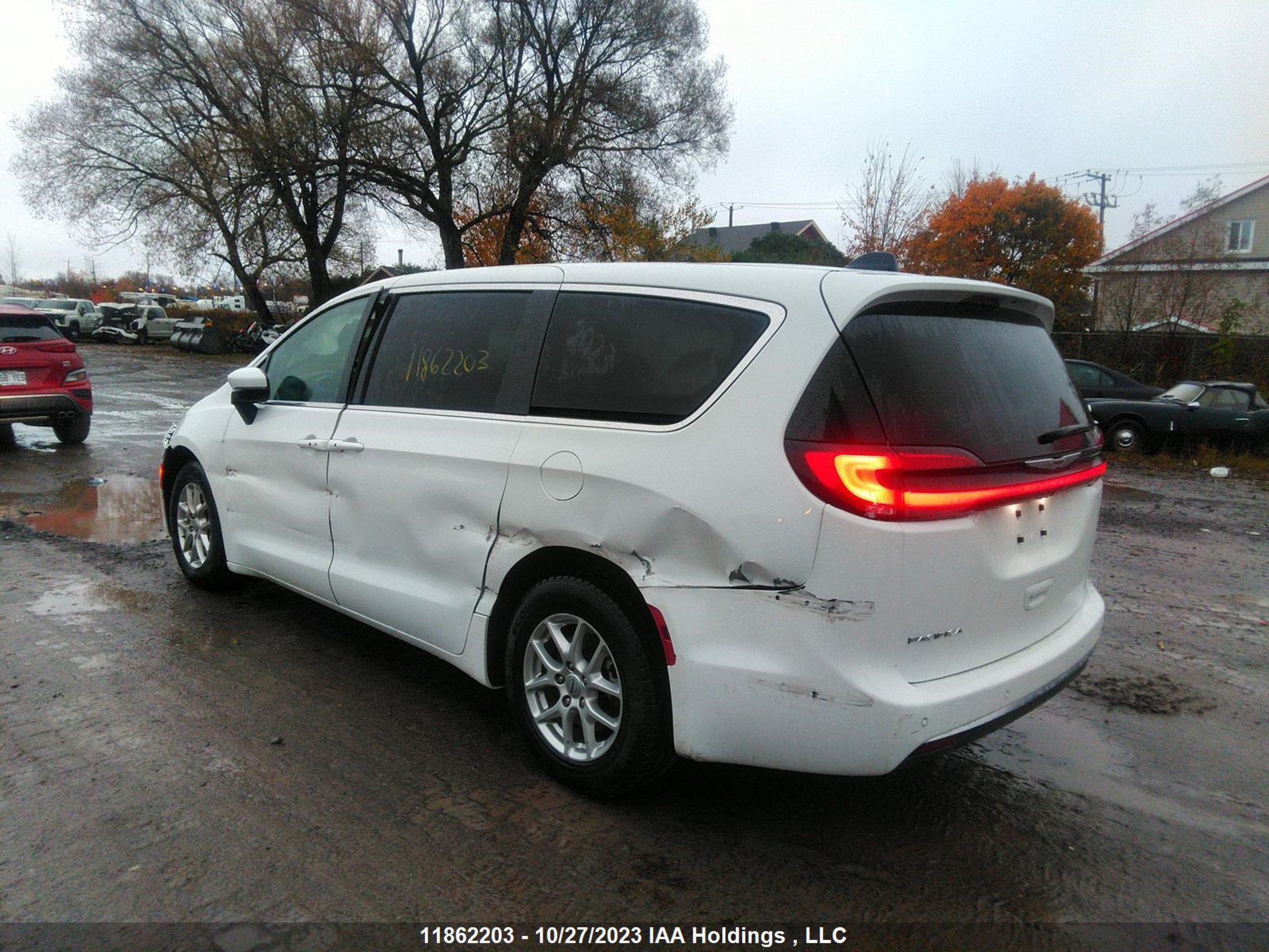 Photo 2 VIN: 2C4RC1BG0PR519421 - CHRYSLER PACIFICA 