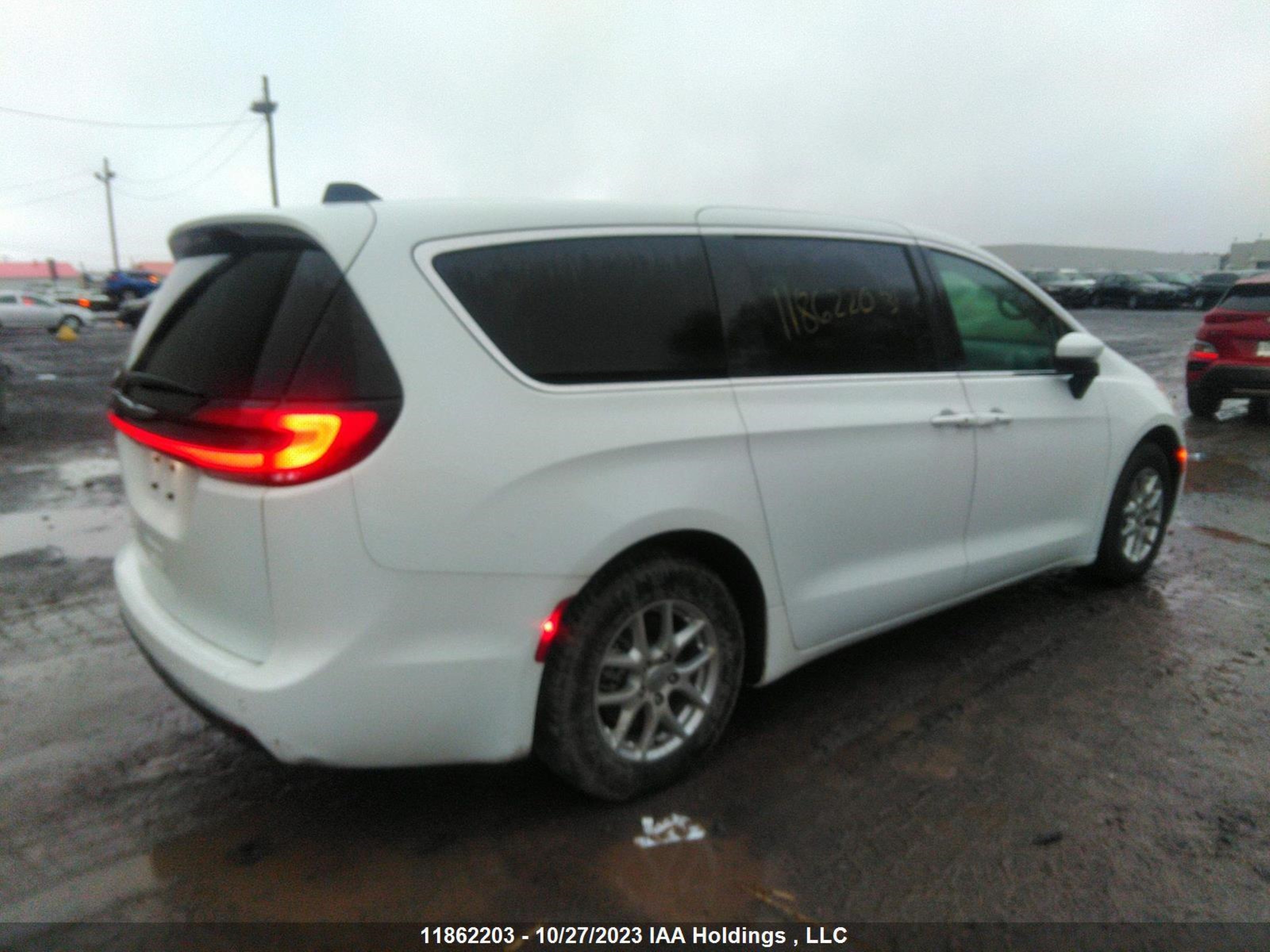 Photo 3 VIN: 2C4RC1BG0PR519421 - CHRYSLER PACIFICA 