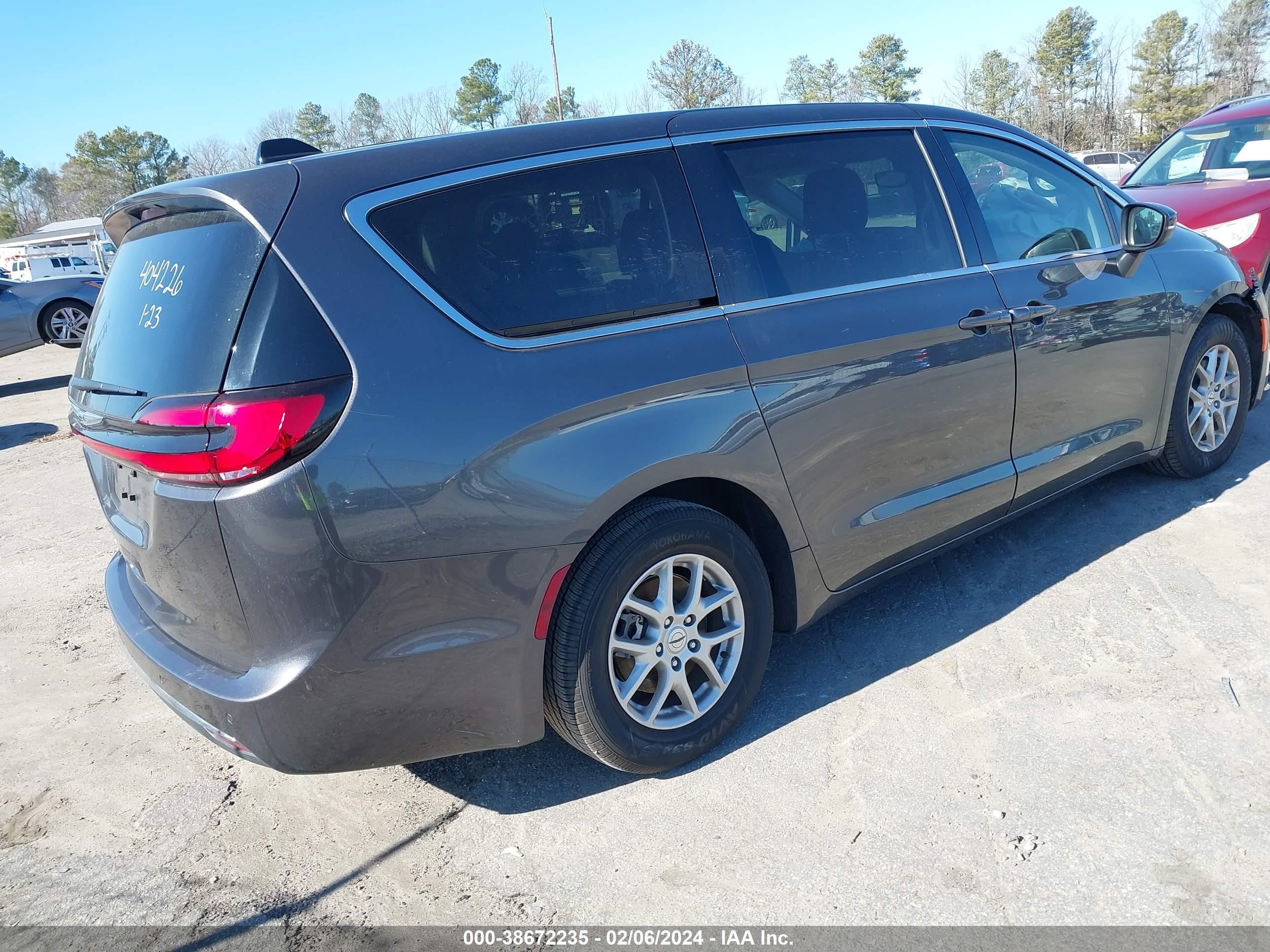 Photo 3 VIN: 2C4RC1BG0PR550359 - CHRYSLER PACIFICA 