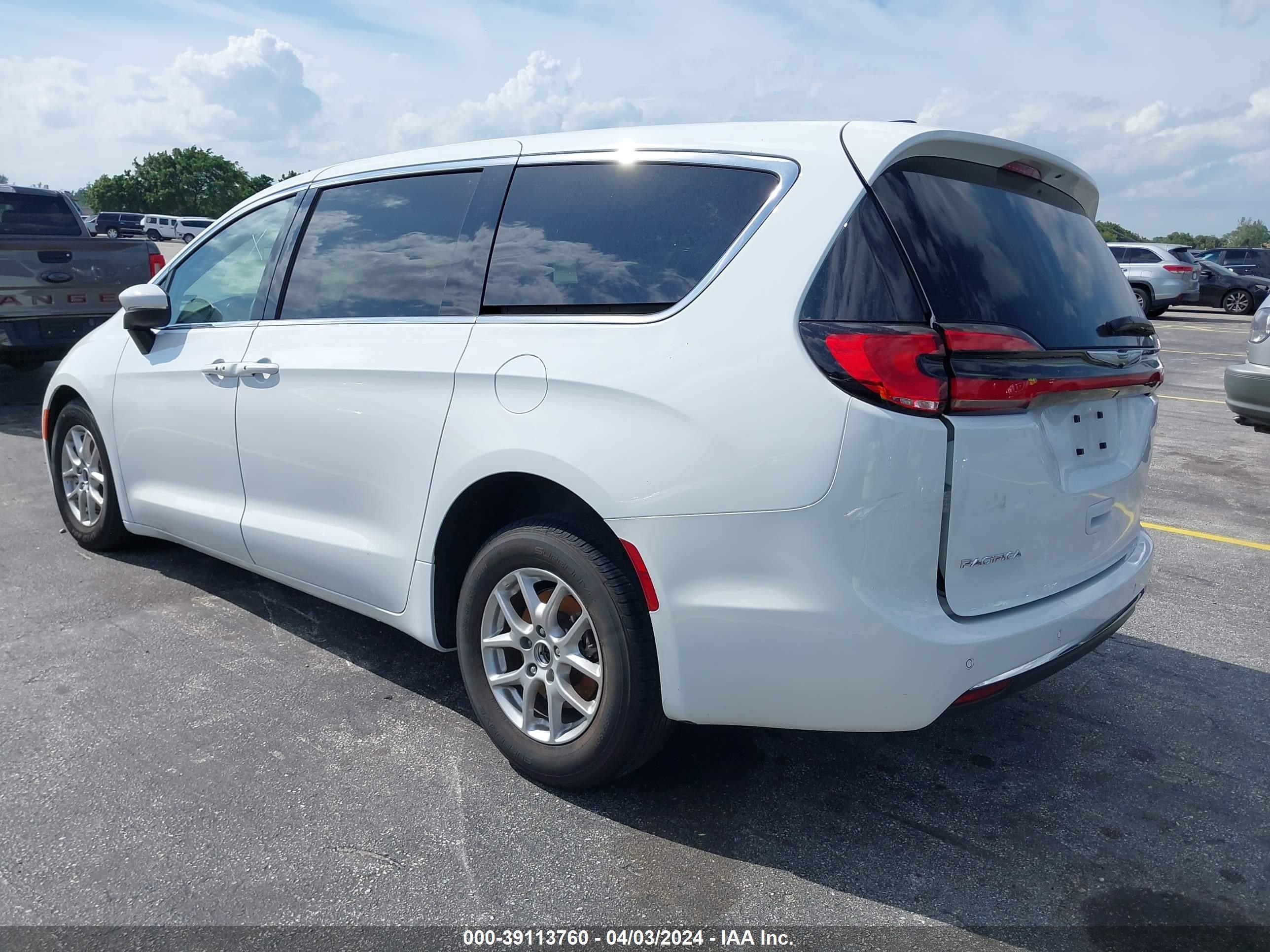 Photo 2 VIN: 2C4RC1BG0PR567341 - CHRYSLER PACIFICA 