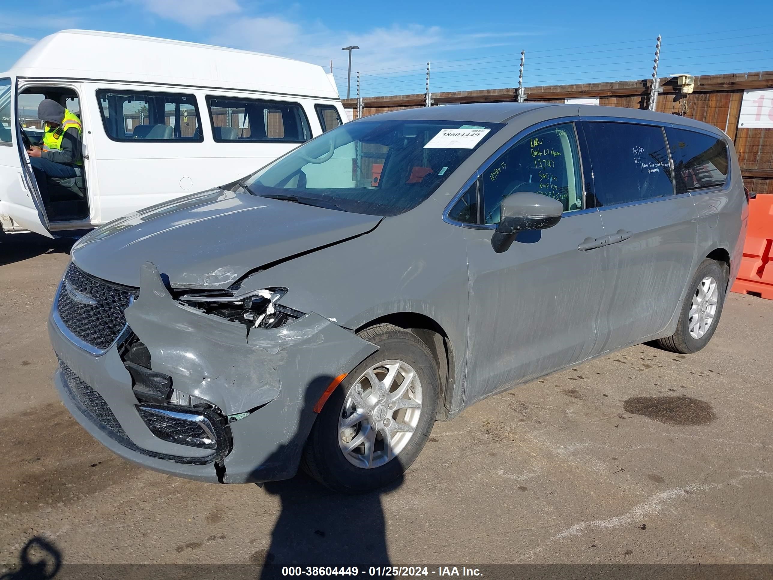 Photo 1 VIN: 2C4RC1BG0PR577254 - CHRYSLER PACIFICA 