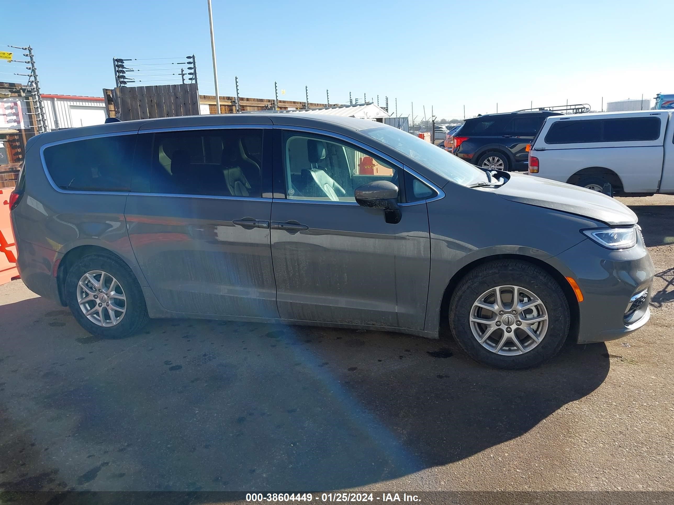 Photo 12 VIN: 2C4RC1BG0PR577254 - CHRYSLER PACIFICA 