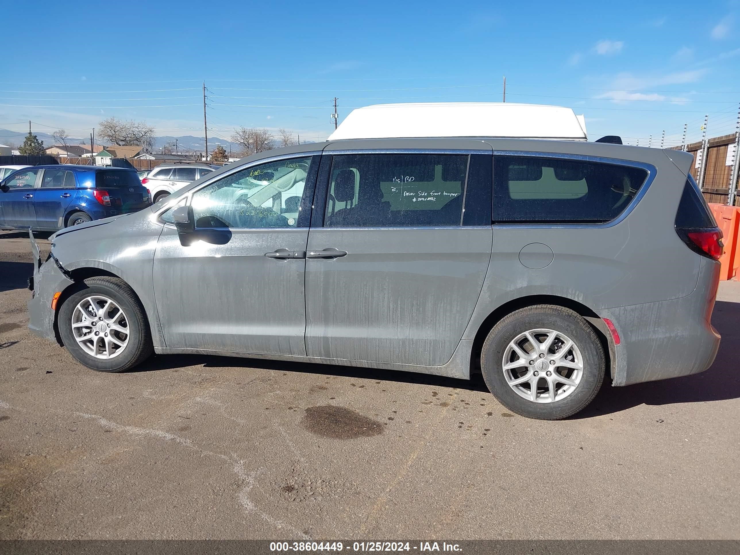 Photo 13 VIN: 2C4RC1BG0PR577254 - CHRYSLER PACIFICA 