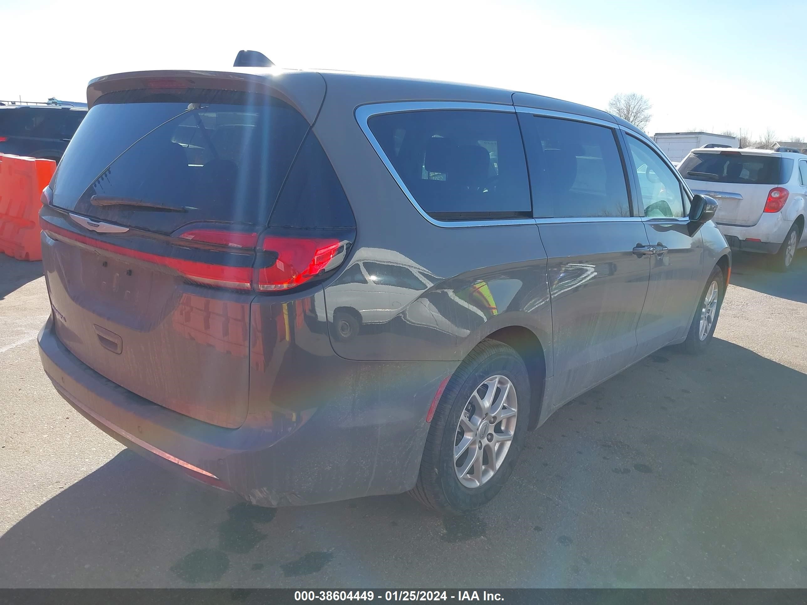 Photo 3 VIN: 2C4RC1BG0PR577254 - CHRYSLER PACIFICA 