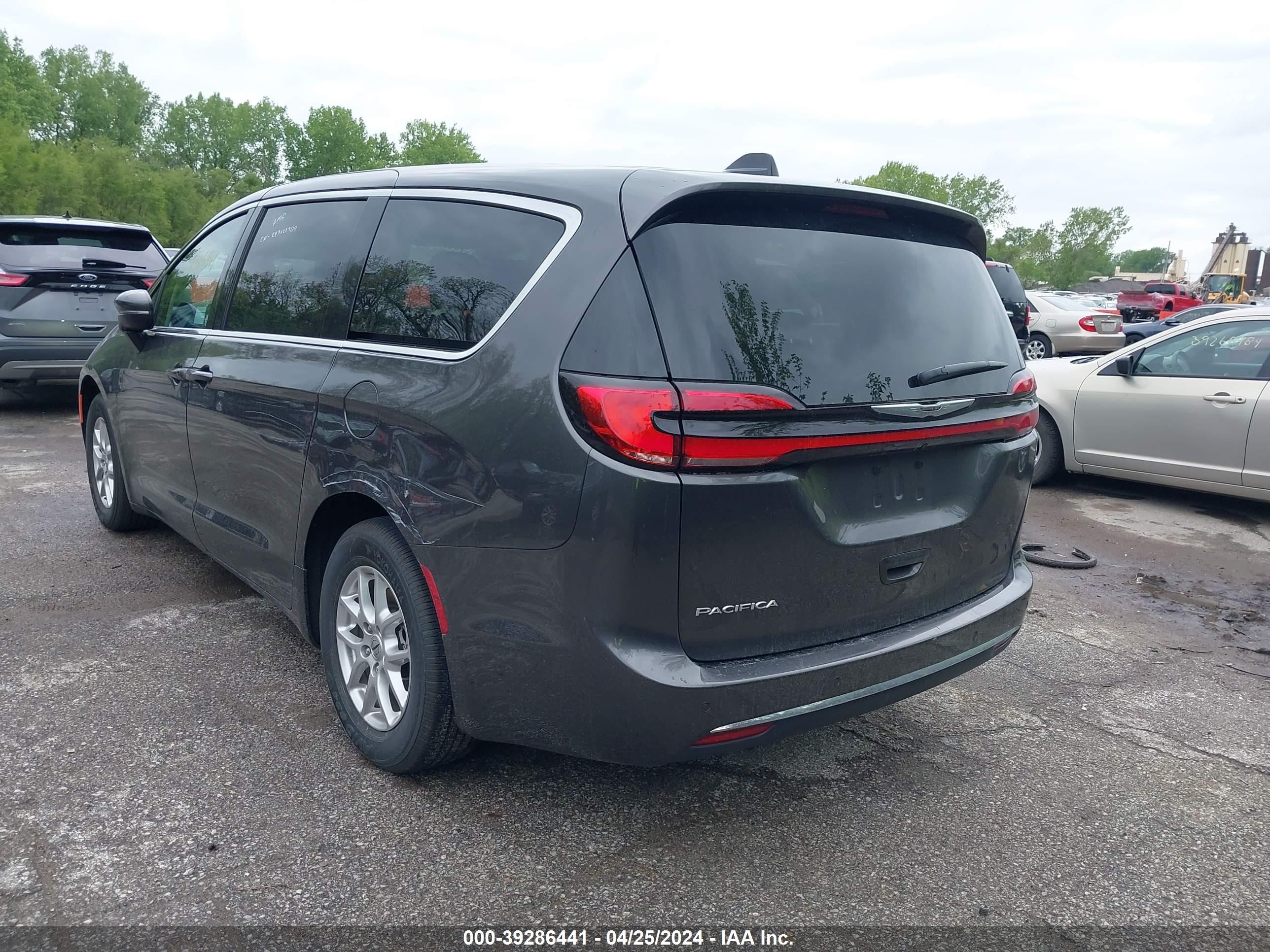 Photo 2 VIN: 2C4RC1BG0PR612732 - CHRYSLER PACIFICA 