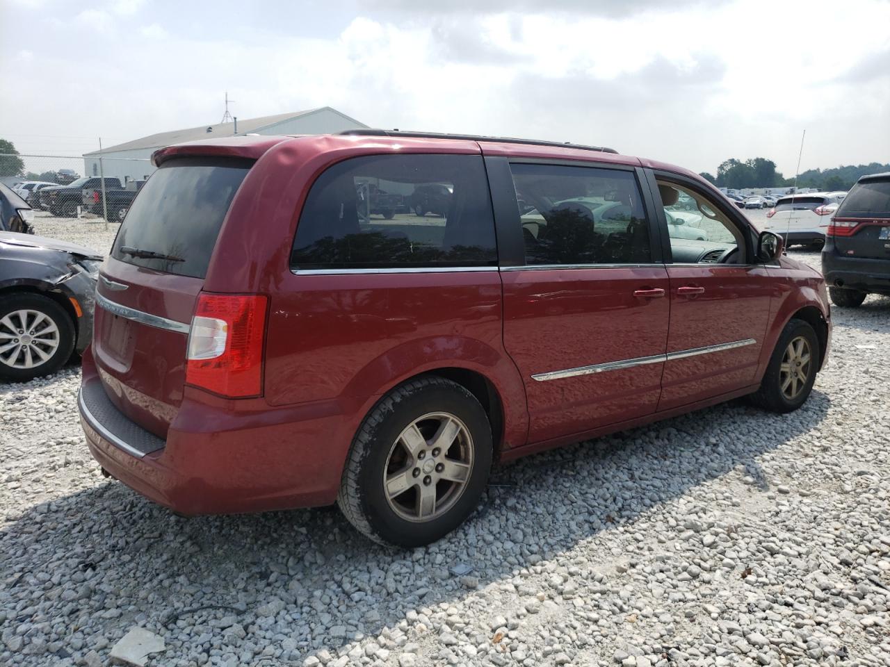 Photo 2 VIN: 2C4RC1BG1CR368261 - CHRYSLER TOWN & COUNTRY 