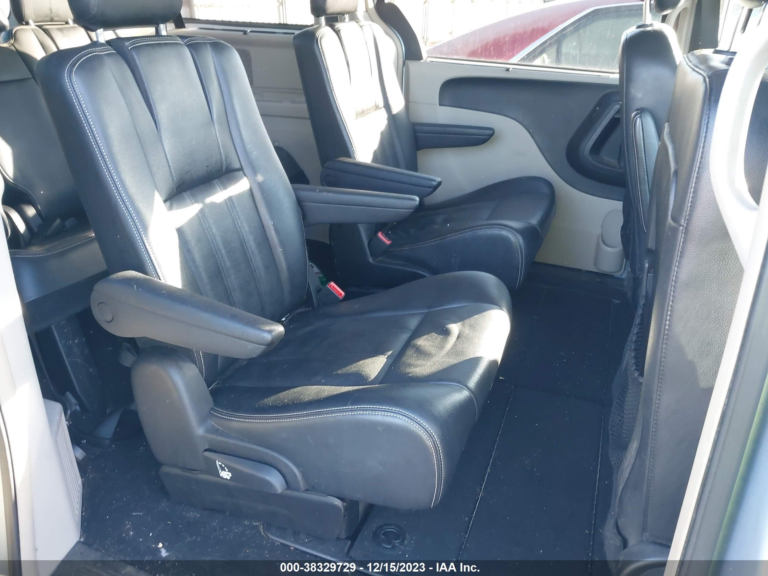 Photo 6 VIN: 2C4RC1BG1DR557719 - CHRYSLER TOWN & COUNTRY 