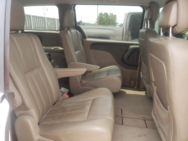 Photo 5 VIN: 2C4RC1BG1DR669923 - CHRYSLER TOWN &AMP COU 