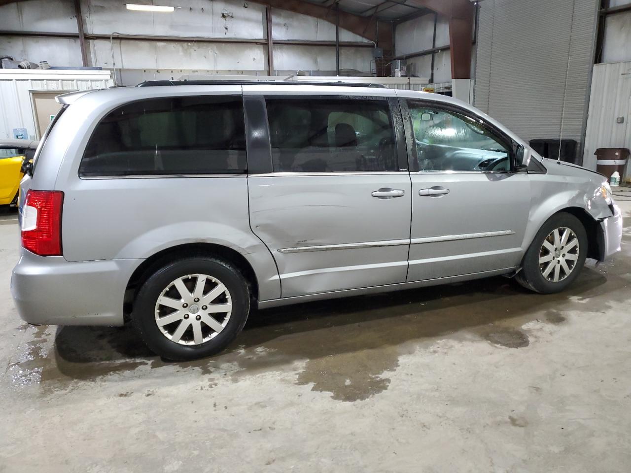 Photo 2 VIN: 2C4RC1BG1DR706016 - CHRYSLER TOWN & COUNTRY 