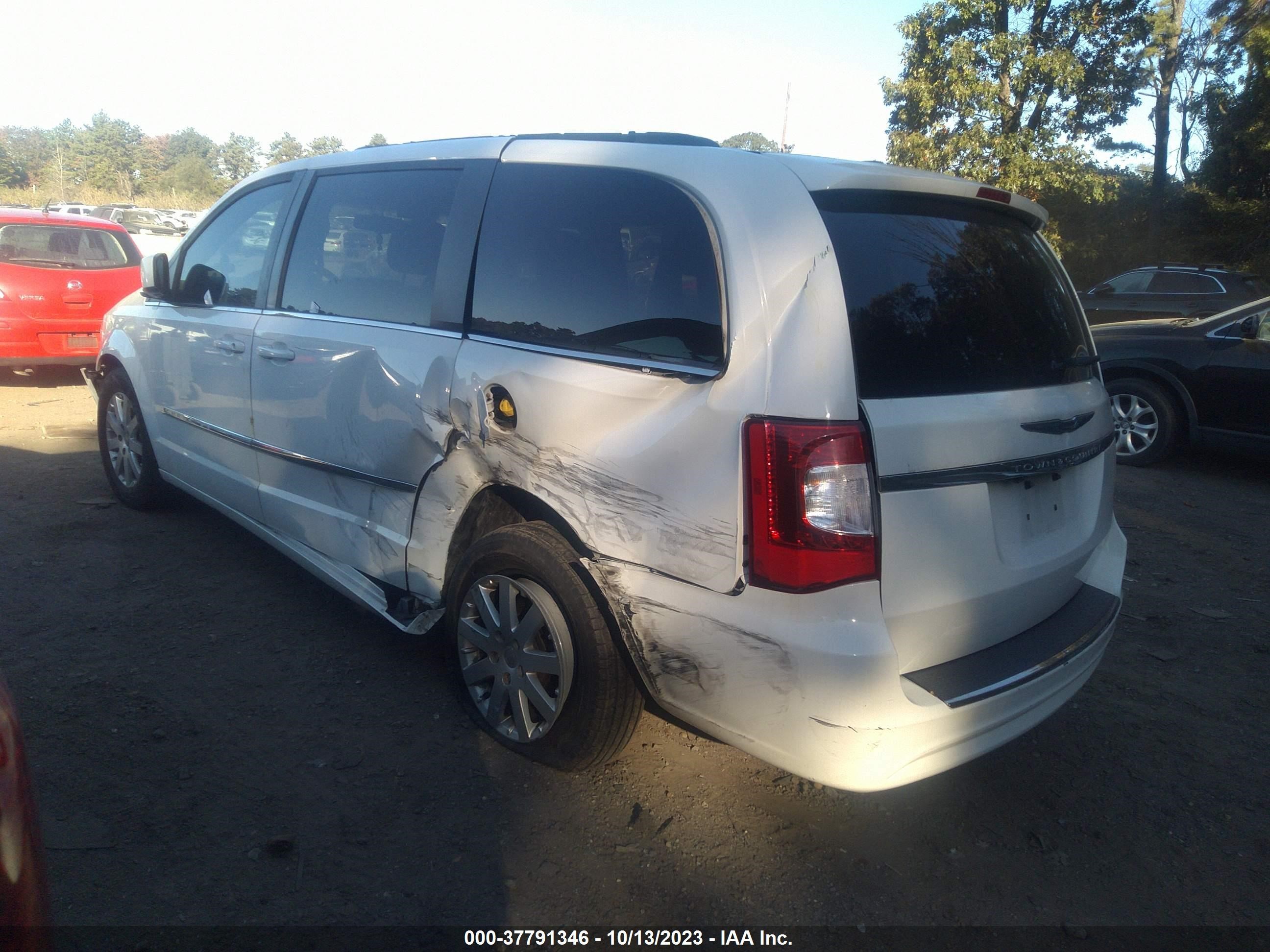 Photo 2 VIN: 2C4RC1BG1DR753658 - CHRYSLER TOWN & COUNTRY 