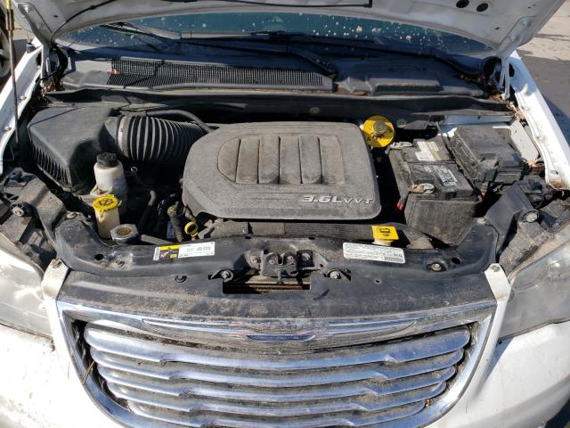 Photo 6 VIN: 2C4RC1BG1DR821067 - CHRYSLER TOWN &AMP COU 