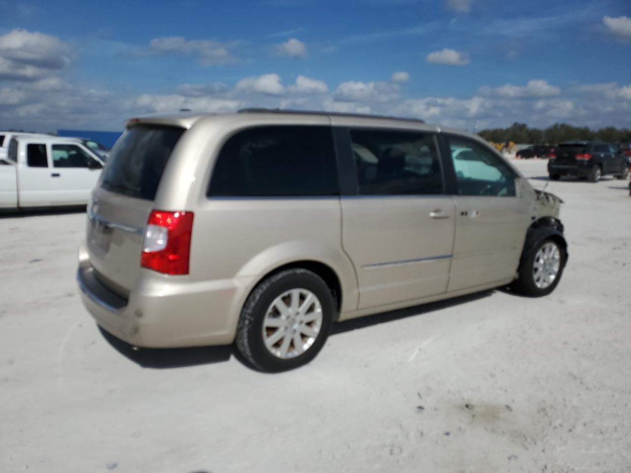 Photo 2 VIN: 2C4RC1BG1FR534296 - CHRYSLER TOWN & COUNTRY 