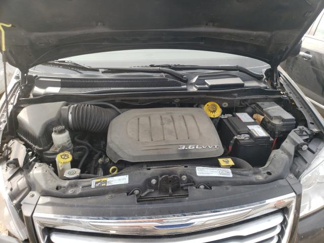 Photo 6 VIN: 2C4RC1BG1FR617940 - CHRYSLER TOWN &AMP COU 